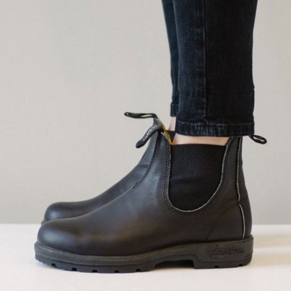 Blundstone 550 Chelsea Round Toe Black Boots - Picture 1 of 10